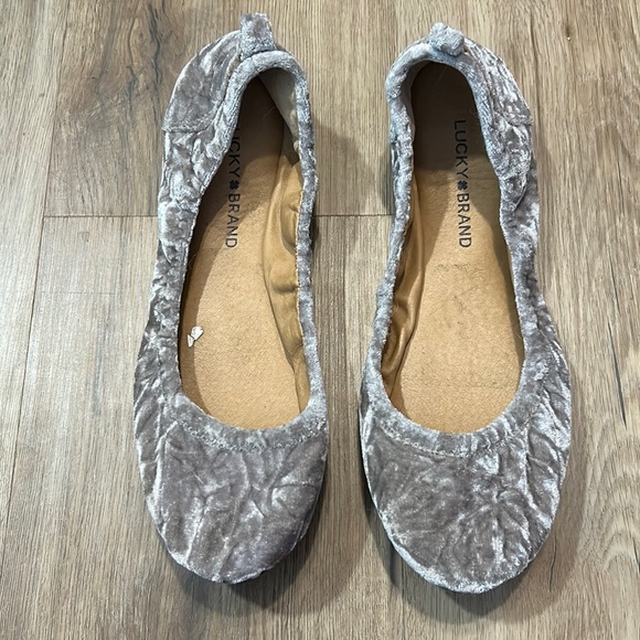 Lucky Brand gray silver velvet ballet slippers flats. Sz 8.5 - Picture 1 of 9